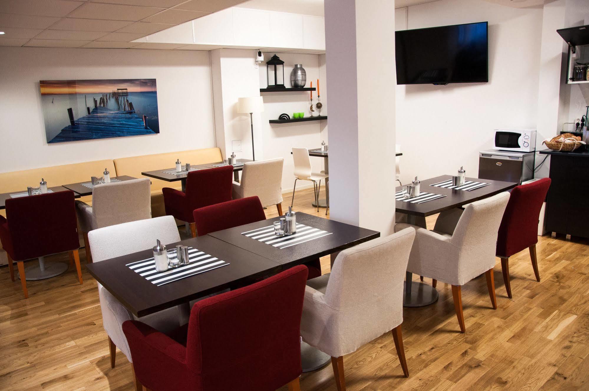 Stay Xtra Hotel Kista Stockholm Exterior photo